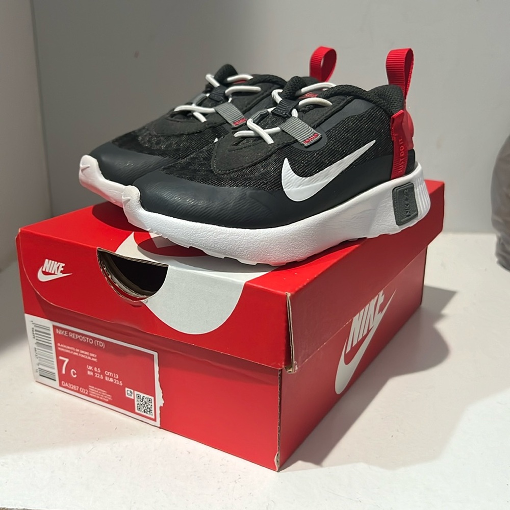 Toddler Nike reposto shoes